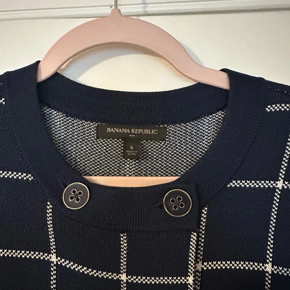 Banana Republic Navy and White Plaid Women's Sweater - Picture 2 of 3